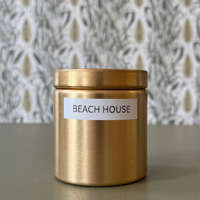 Beach House Candle. Fresh, salty and invigorationg. Sparkling ocean spray, white sand and sea spray. Made with eucalyptus, juniper and palo santo essential oil. 