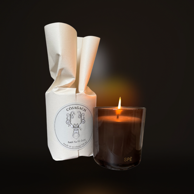Cocooning luxury candle inspired by Highland comfort – Còsagach by SPÈ Atelier.
