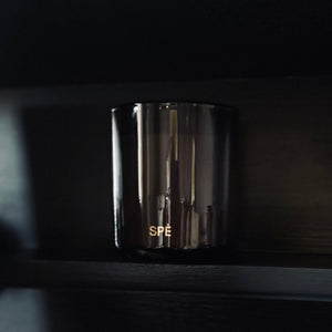 Dark, spiced candle in elegant smoky vessel – Dubh Noir by SPÈ Atelier.
